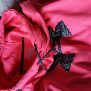 Medium under armour sweatshirt
