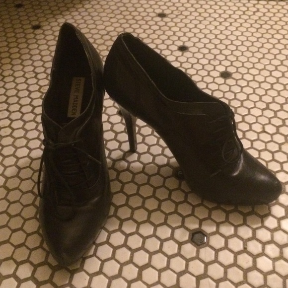 Steve Madden black platform stiletto lace booties