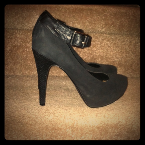 5inch Suede heels with buckles very cute!