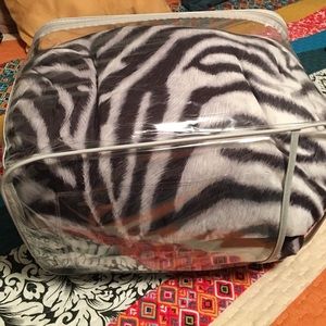 Zebra print Queen size comforter