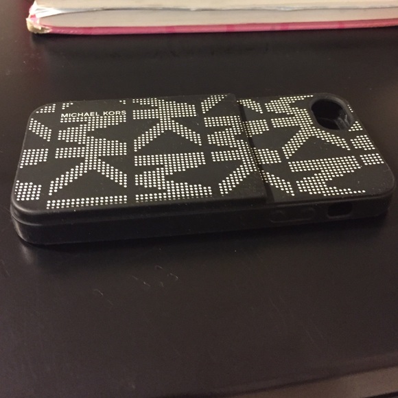 Authentic Michael Kors phone case - Picture 2 of 3
