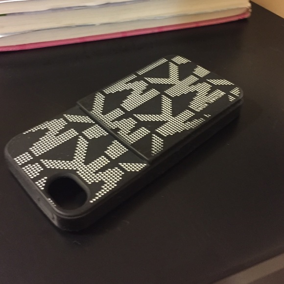 Authentic Michael Kors phone case - Picture 3 of 3