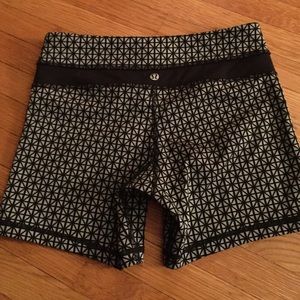 Like-new lululemon bootie shorts!