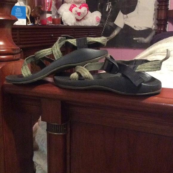 ✨CLOSET REVAMP✨Chacos!