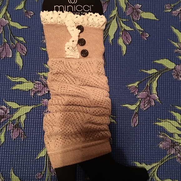 Beige/tan ruffly leg warmers!