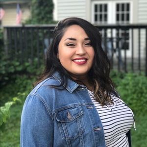 Meet your Posher, Alejandra