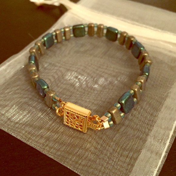 Hand-beaded bracelet - Picture 1 of 3