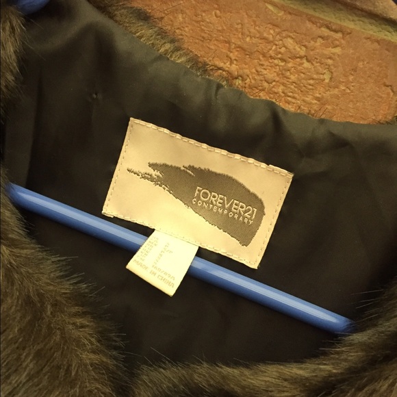 Forever 21 Chic Faux Fur Fashion Vest - Picture 2 of 3