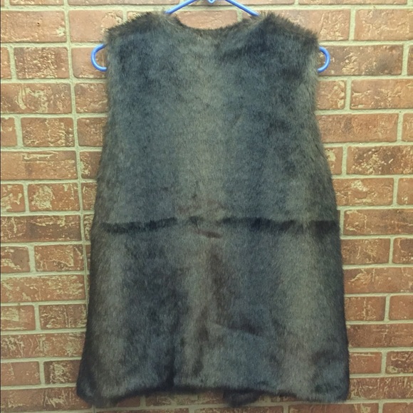 Forever 21 Chic Faux Fur Fashion Vest - Picture 3 of 3
