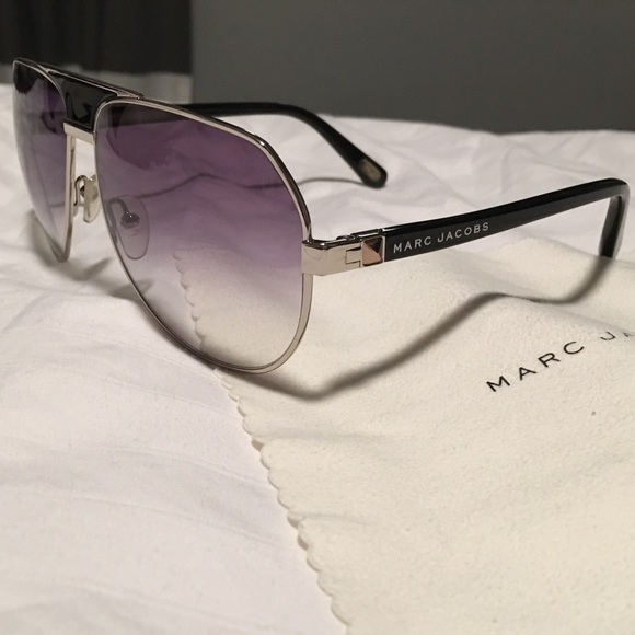 Marc Jacobs Aviator sunglasses black and silver