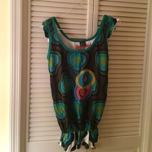 Cute desigual sleeveless shirt cinched at hips