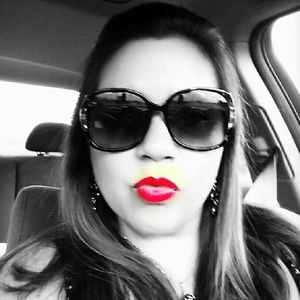 Meet your Posher, Monica