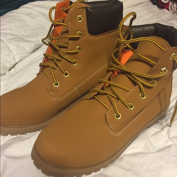 Brown boots large 9/10