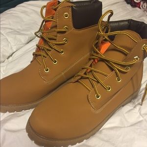Brown boots large 9/10