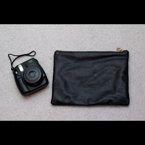 🎉 NWOT F21 Black Clutch