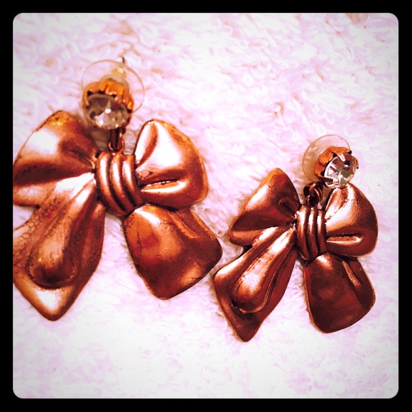 Betsey Johnson Bow earrings