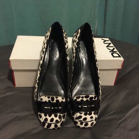 DKNY Donna Karan New York Nan Black & White flats
