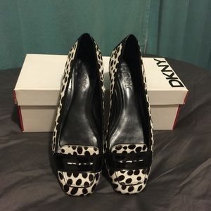 DKNY Donna Karan New York Nan Black & White flats
