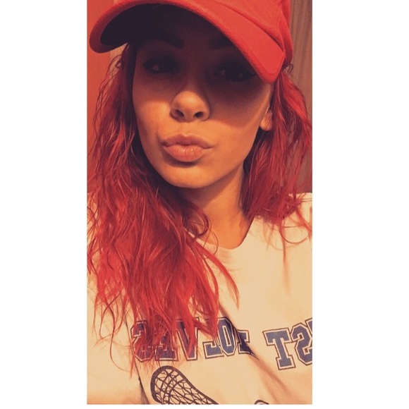 Meet your Posher, Alyssa❤️ - Picture 4 of 4