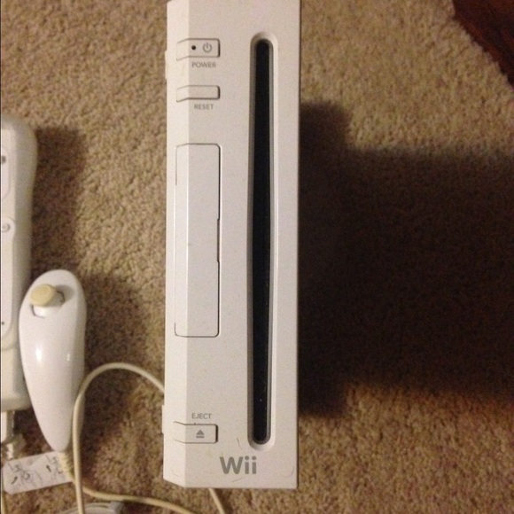 Price is not firm! Wii bundle! Make an offer :) - Picture 2 of 4