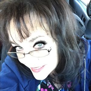 Meet your Posher, Debrah