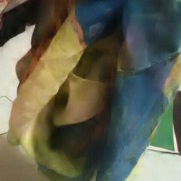 Vanity Scarf - Picture 2 of 3