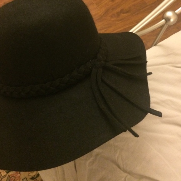 Floppy Black Hat - Picture 3 of 4