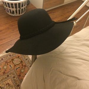 Floppy Black Hat