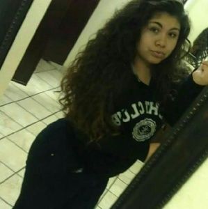 Meet your Posher, Yesenia