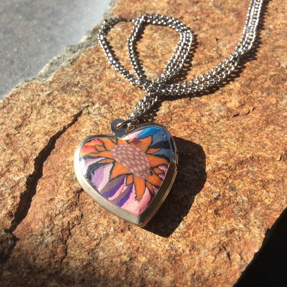 Jewelry - Unique heart locket necklace 💜