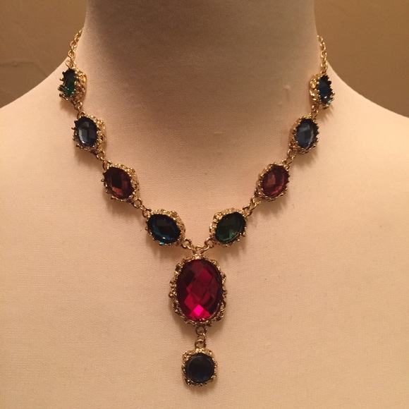 🚫🚫SOLD!! Stunning colorful necklace