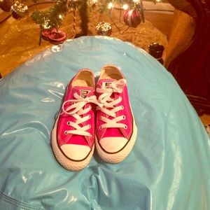 Girls Pink low top Converse