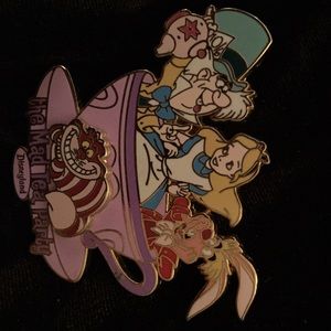 Disney authentic enamel pin - Mint condition