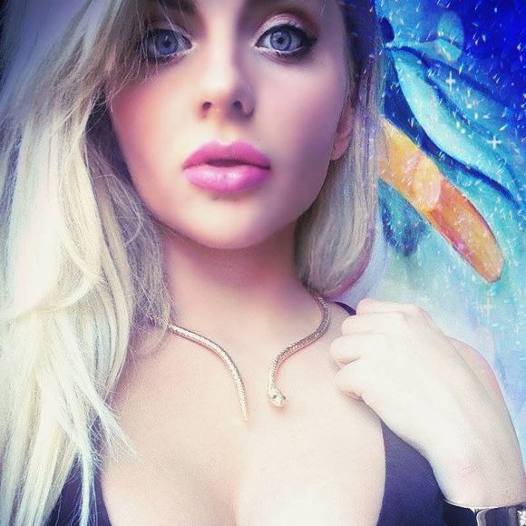 Meet your Posher, Delanie