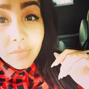 Meet your Posher, Julissa