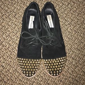 Steve Madden JAZZHAN black + gold oxfords.