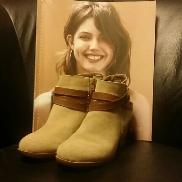 White Mt. Ankle Boots