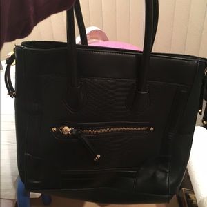 SOLD ON Ⓜ️ERCARI!!! Aldo Black Shoulder Handbag