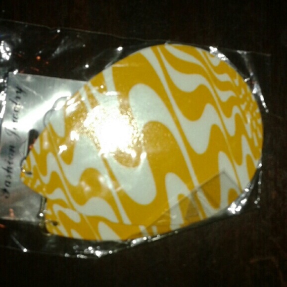 YEAR END SALE!!!  Never Worn - Picture 2 of 2