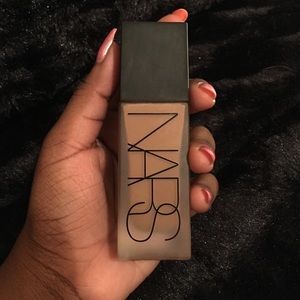 NARS ALL DAY LUMINOUS WEIGHTLESS FOUNDATION