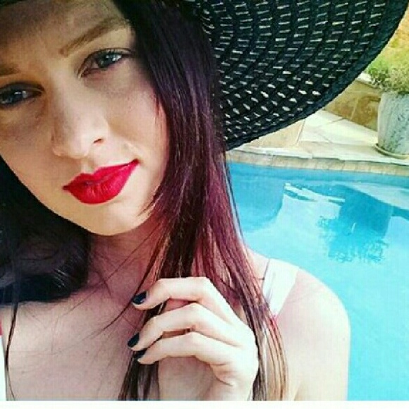 Meet your seller, Liz 💐 - Picture 5 of 7