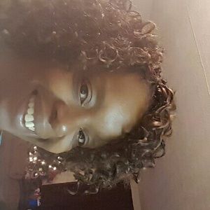 Meet your Posher, Maxine