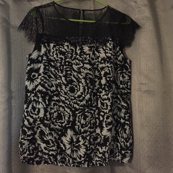 Ann Taylor lace top- size small p