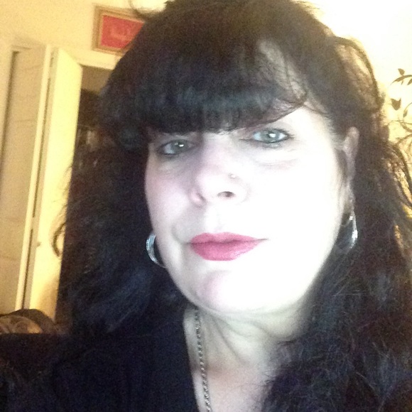 Meet your Posher, Cheryl - Picture 1 of 1