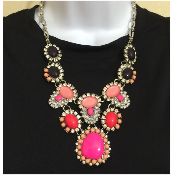 🎉HPX2🎉 Statement Necklace - Picture 3 of 4