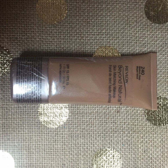 Revlon beyond natural foundation