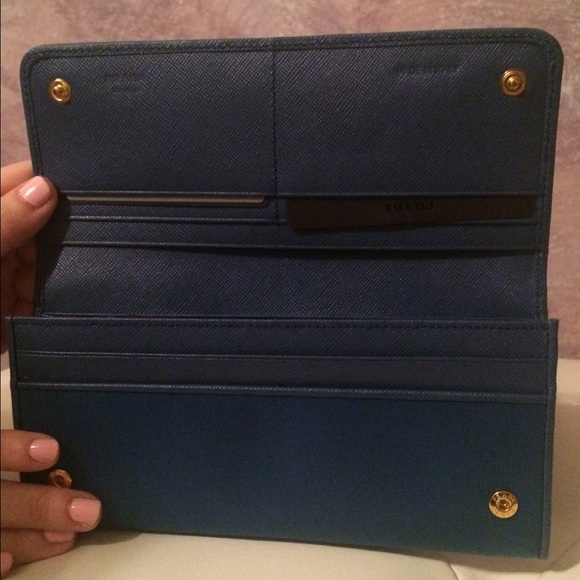 Prada wallet. - Picture 2 of 4