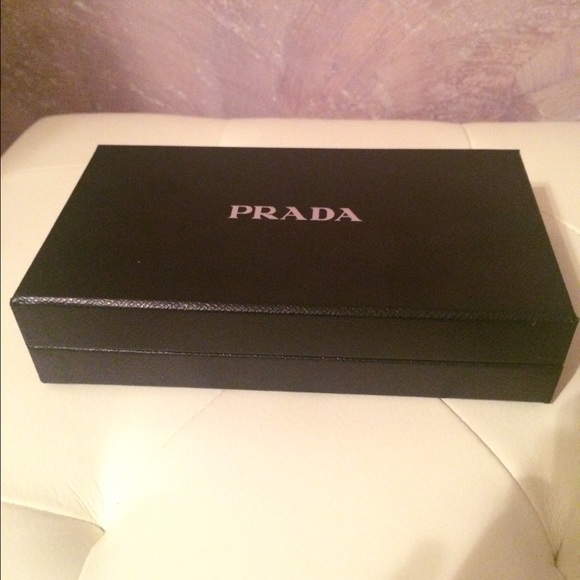 Prada wallet. - Picture 3 of 4