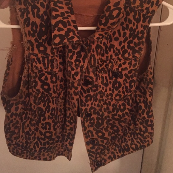 Cheetah print vest - Picture 2 of 2