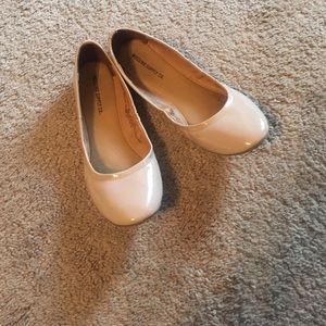 Nude flats